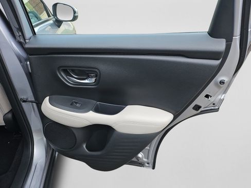 Used 2023 Honda HR-V LX image 31