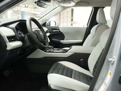 New 2026 Mitsubishi Outlander SE FWD image 6