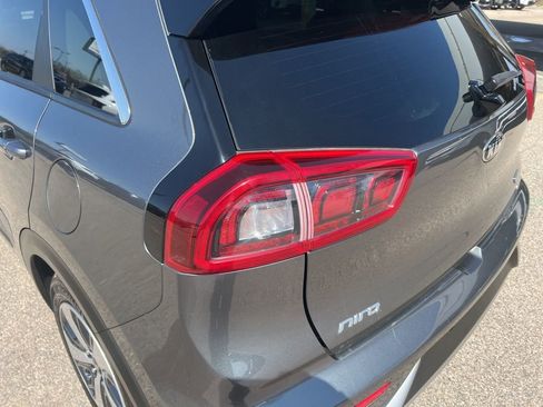 Used 2018 Kia Niro EX w/ EX Premium Package image 36