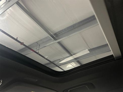 Certified 2023 Volvo XC40 Recharge Plus image 25