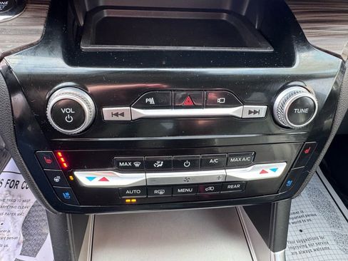 Used 2022 Ford Explorer Limited image 26