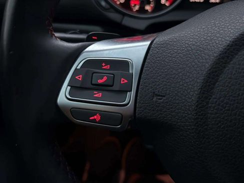 Used 2011 Volkswagen Golf 4-Door image 10