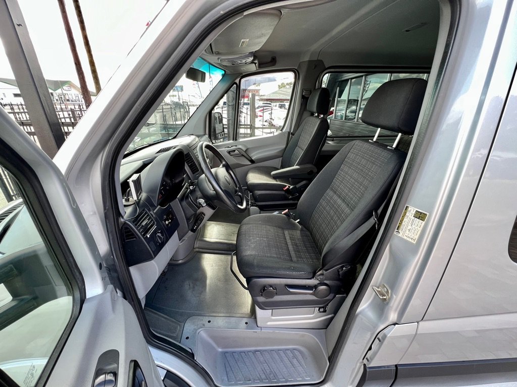 Used 2014 Freightliner Sprinter 2500 RWD image 13