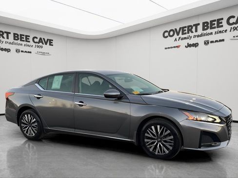 Used 2023 Nissan Altima 2.5 SV image 12