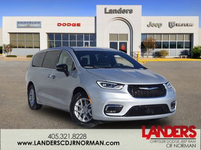 New 2026 Chrysler Pacifica Select