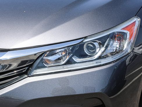 Used 2017 Honda Accord LX image 19