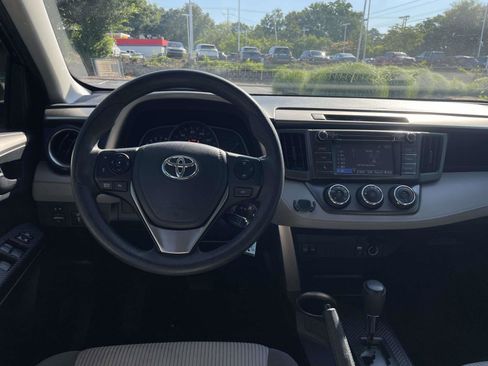 Used 2014 Toyota RAV4 LE FWD image 13