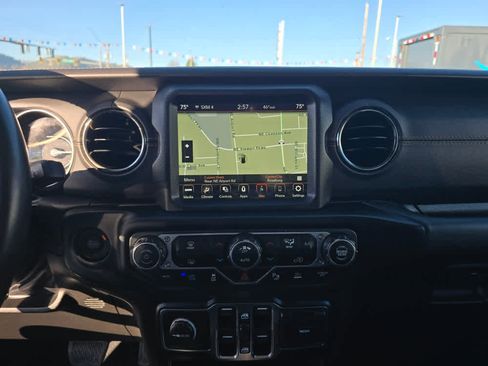 Used 2022 Jeep Wrangler Unlimited Sahara AWD/4WD image 12