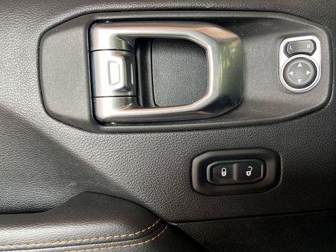 Used 2022 Jeep Wrangler Unlimited Sahara image 11