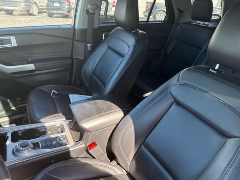 Used 2023 Ford Explorer XLT w/ Equipment Group 202A AWD/4WD image 14
