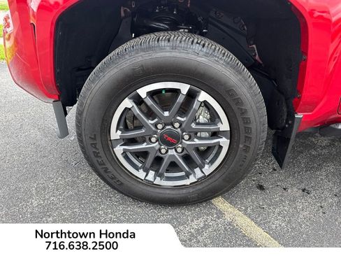 Used 2024 Toyota Tacoma TRD Sport w/ TRD Sport Premium Package AWD/4WD image 11