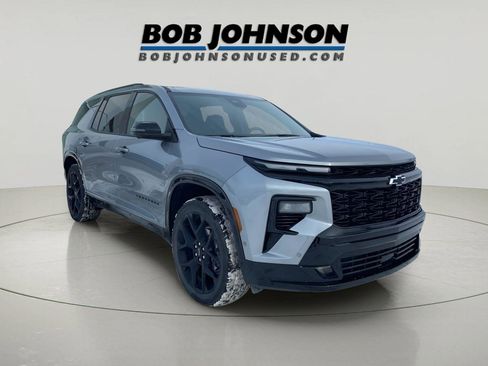 Used 2025 Chevrolet Traverse RS image 1
