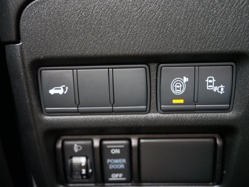 Used 2017 Nissan Armada Platinum w/ Captain Seat Package AWD/4WD image 27