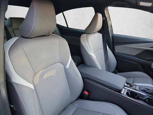 Used 2025 Toyota Camry SE w/ Convenience Package image 12