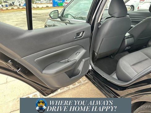 Used 2025 Nissan Altima 2.5 SV image 22