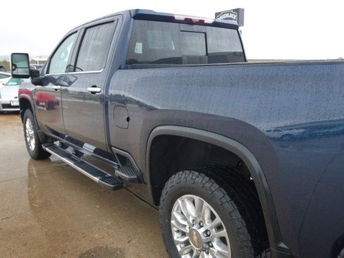 Used 2021 Chevrolet Silverado 3500 High Country w/ Technology Package image 9