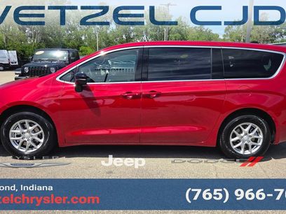 New 2027 Chrysler Pacifica Select