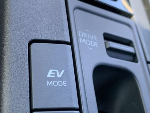 Used 2026 Toyota Prius XLE FWD image 28