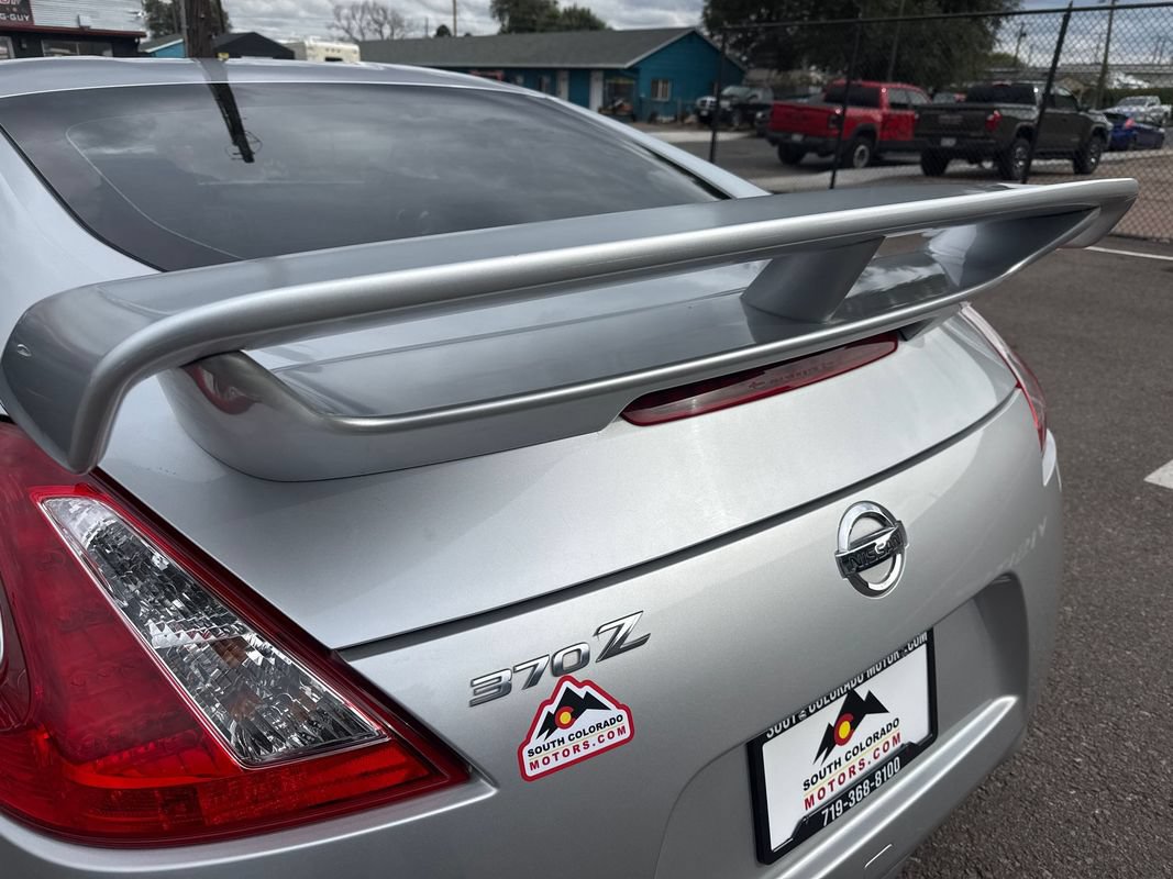 Used 2011 Nissan 370Z Coupe RWD image 18