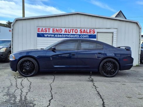 Used 2014 Dodge Charger SE w/ Sport Appearance Group image 2