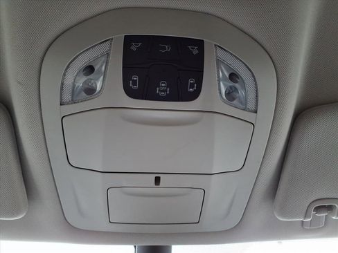 Used 2024 Chrysler Pacifica Touring-L image 23