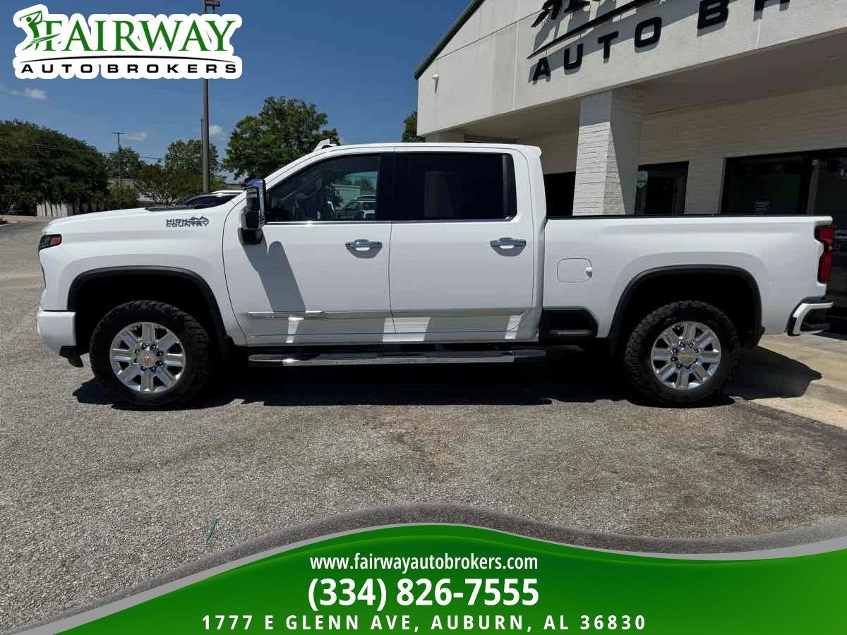 Used 2025 Chevrolet Silverado 2500 High Country w/ Technology Package AWD/4WD image 9