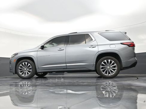 Used 2023 Chevrolet Traverse Premier FWD image 21