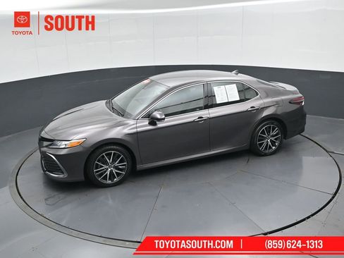 Used 2021 Toyota Camry XLE image 49