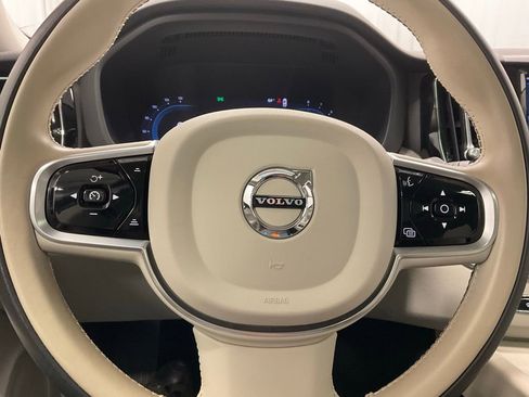 Used 2023 Volvo XC60 B5 Plus image 7