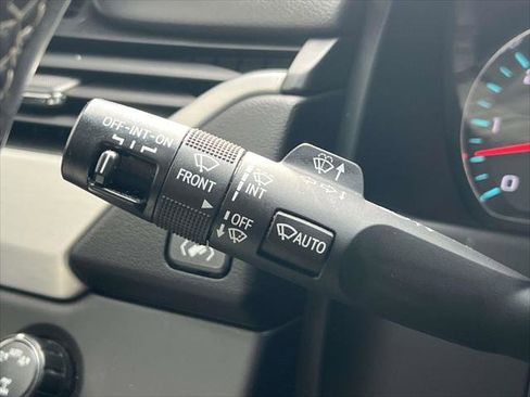 Used 2019 GMC Yukon SLE w/ SLE Value Package image 23