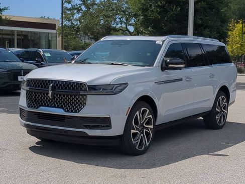 New 2026 Lincoln Navigator L Reserve AWD/4WD image 7