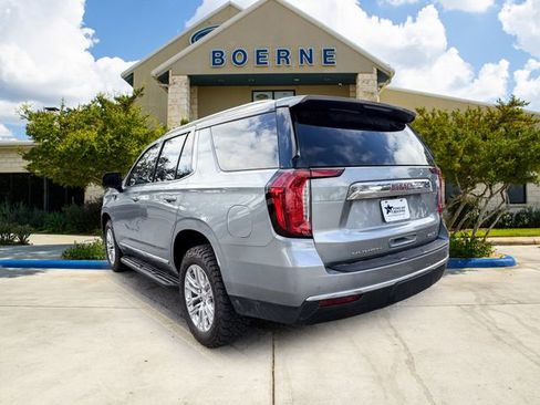 Used 2023 GMC Yukon SLT w/ SLT Premium Package AWD/4WD image 3