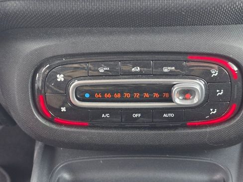 Used 2018 smart fortwo electric drive image 16