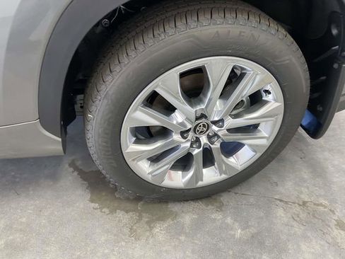 Used 2026 Toyota Highlander Limited image 9