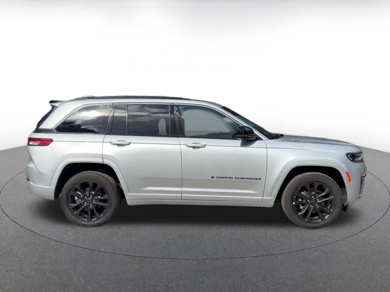 Used 2026 Jeep Grand Cherokee Limited AWD/4WD image 15