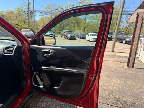 Used 2018 Jeep Compass Limited w/ Navigation Group AWD/4WD image 23