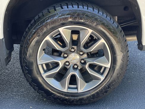 Used 2022 Chevrolet Silverado 1500 LT w/ Z71 Off-Road Package AWD/4WD image 36