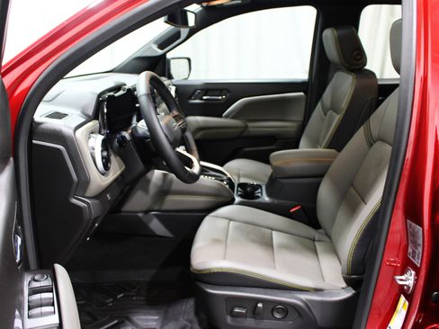 Used 2026 Chevrolet Colorado ZR2 w/ Technology Package AWD/4WD image 3