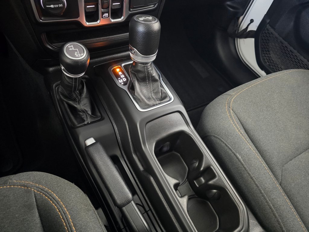 Used 2025 Jeep Wrangler Unlimited Sahara AWD/4WD image 30