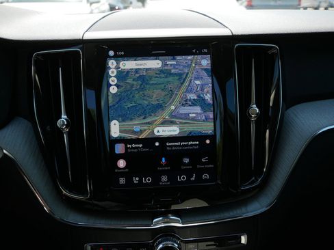 Certified 2025 Volvo XC60 B5 Plus AWD/4WD image 18