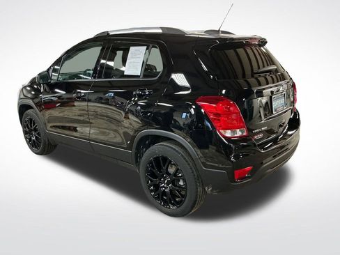 Used 2022 Chevrolet Trax LT w/ Midnight Edition AWD/4WD image 3