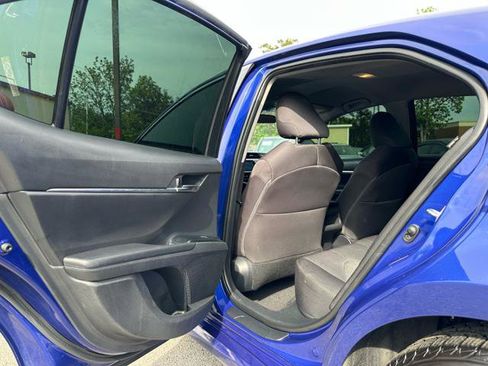 Used 2018 Toyota Camry LE FWD image 13