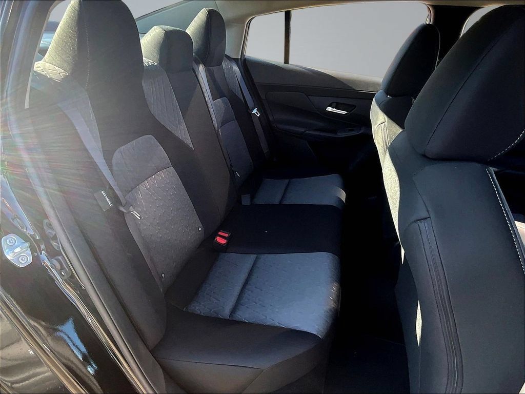 Used 2026 Nissan Sentra SV w/ SV Convenience Package FWD image 9