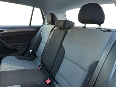 Used 2016 Volkswagen e-Golf SE image 13