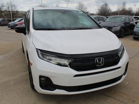New 2026 Honda Odyssey Sport-L image 2