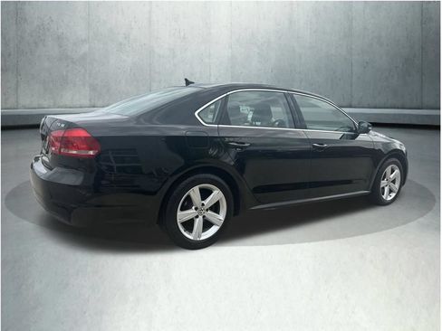 Used 2015 Volkswagen Passat 1.8T SE FWD image 6