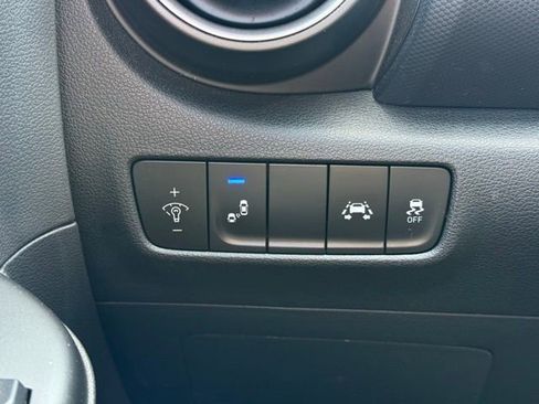 Used 2020 Hyundai Kona SEL Plus AWD/4WD image 17