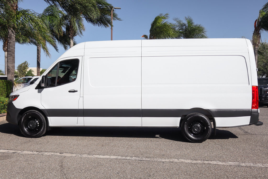 Used 2025 Mercedes-Benz Sprinter 2500 image 5