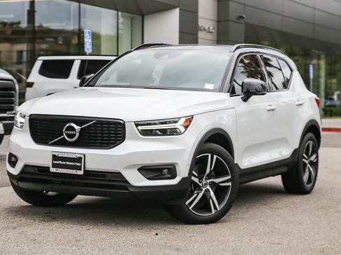Used 2019 Volvo XC40 T4 R-Design FWD image 1