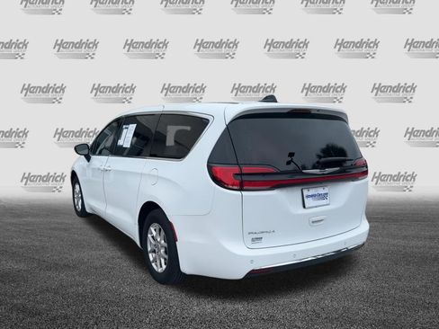 Used 2025 Chrysler Pacifica Select FWD image 7